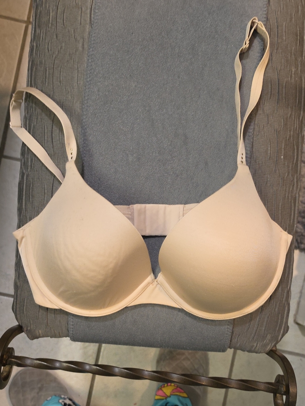 Victoria's Secret Light Beige Smooth Molded Bra Underwire.  Size 36D